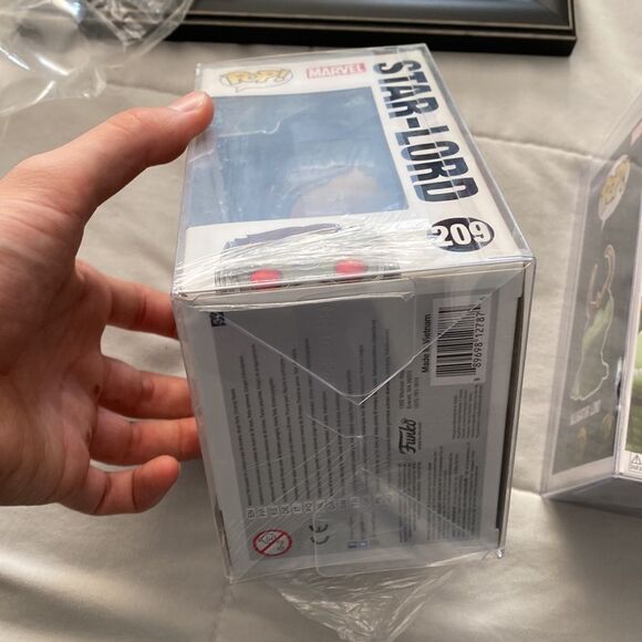 Funko Pop Marvel Guardians of The Galaxy 2 Star-Lord #209 Toys R Us Exclusive - Picture 4 of 4